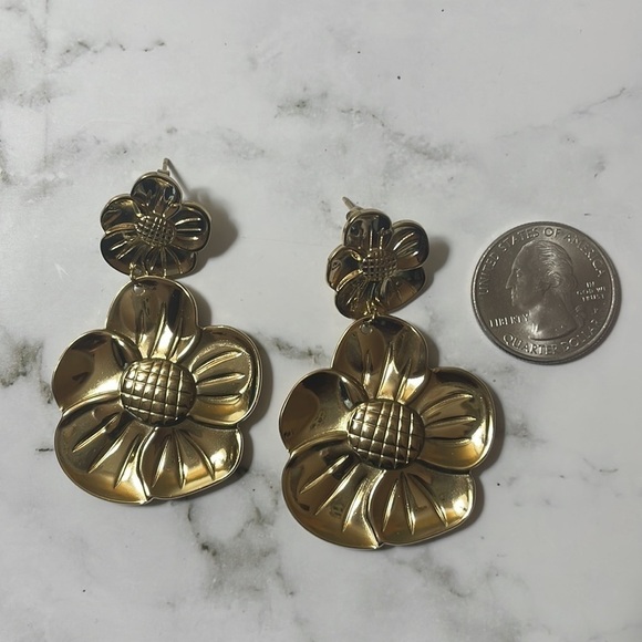 Zara Flower Drop Earrings - Picture 9 of 11